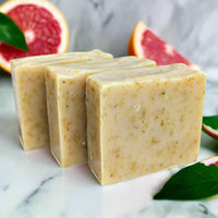 An all natural soap bar with a refreshing citrus scent, made with skin nourishing ingredients such as 25% shea butter and quinoa milk. Calendula petals provide gentle exfoliation, while nutrient-rich quinoa offers numerous benefits for the skin.