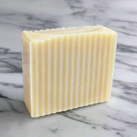 Experience the calming benefits of this all-natural oat milk soap bar, perfect for individuals with sensitive skin. Made with gluten-free oats, plant-based ingredients, and 25% shea butter for lasting hydration.