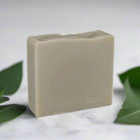 Crafted with all natural ingredients, this plant-based soap bar contains 25% shea butter and has a refreshing eucalyptus scent. Ingredients: certified fair trade shea butter, organic virgin coconut oil, rice bran oil, water, RSPO palm oil (certified responsibly sourced), glycerin, castor oil, eucalyptus essential oil, French green clay.